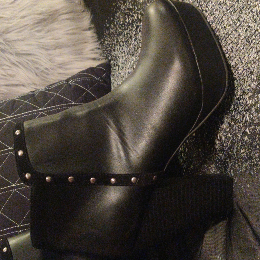 Cute boot heels! Like new!